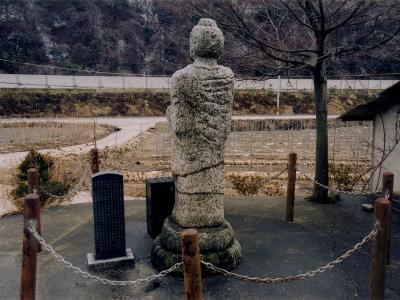 명암리 사지 석조 여래 입상 뒷면 썸네일 이미지