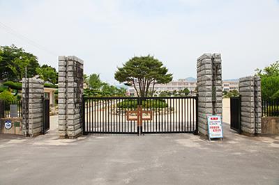 진교중학교 교문 썸네일 이미지